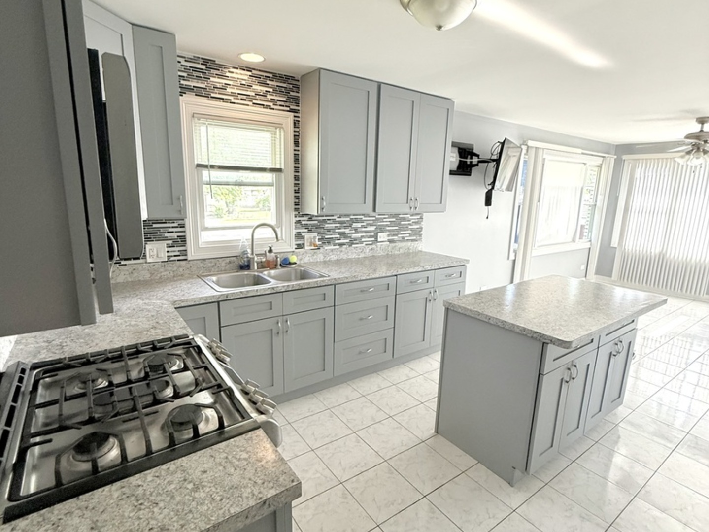 8356 S 78th Avenue, Bridgeview, IL 60455