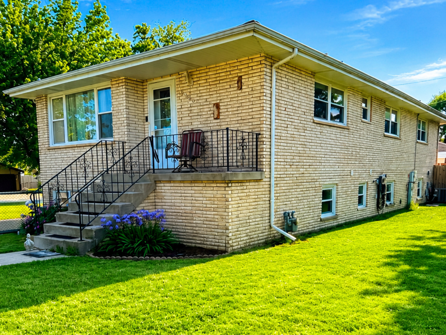 8356 S 78th Avenue, Bridgeview, IL 60455