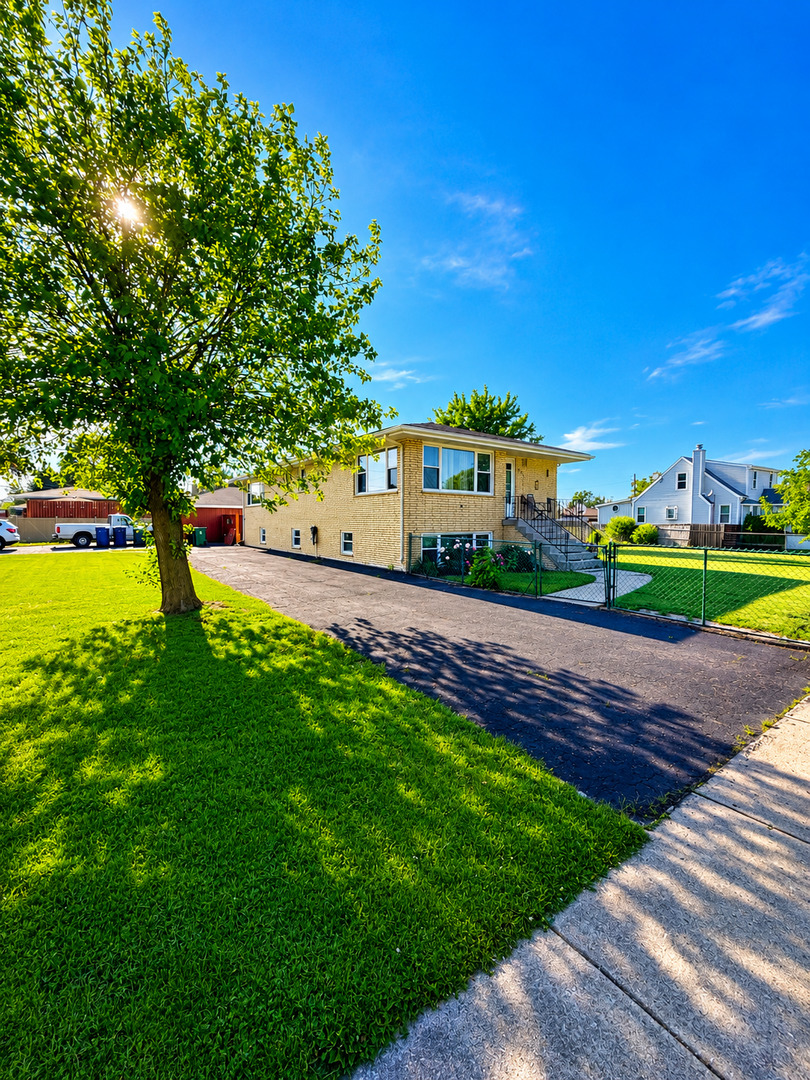 8356 S 78th Avenue, Bridgeview, IL 60455