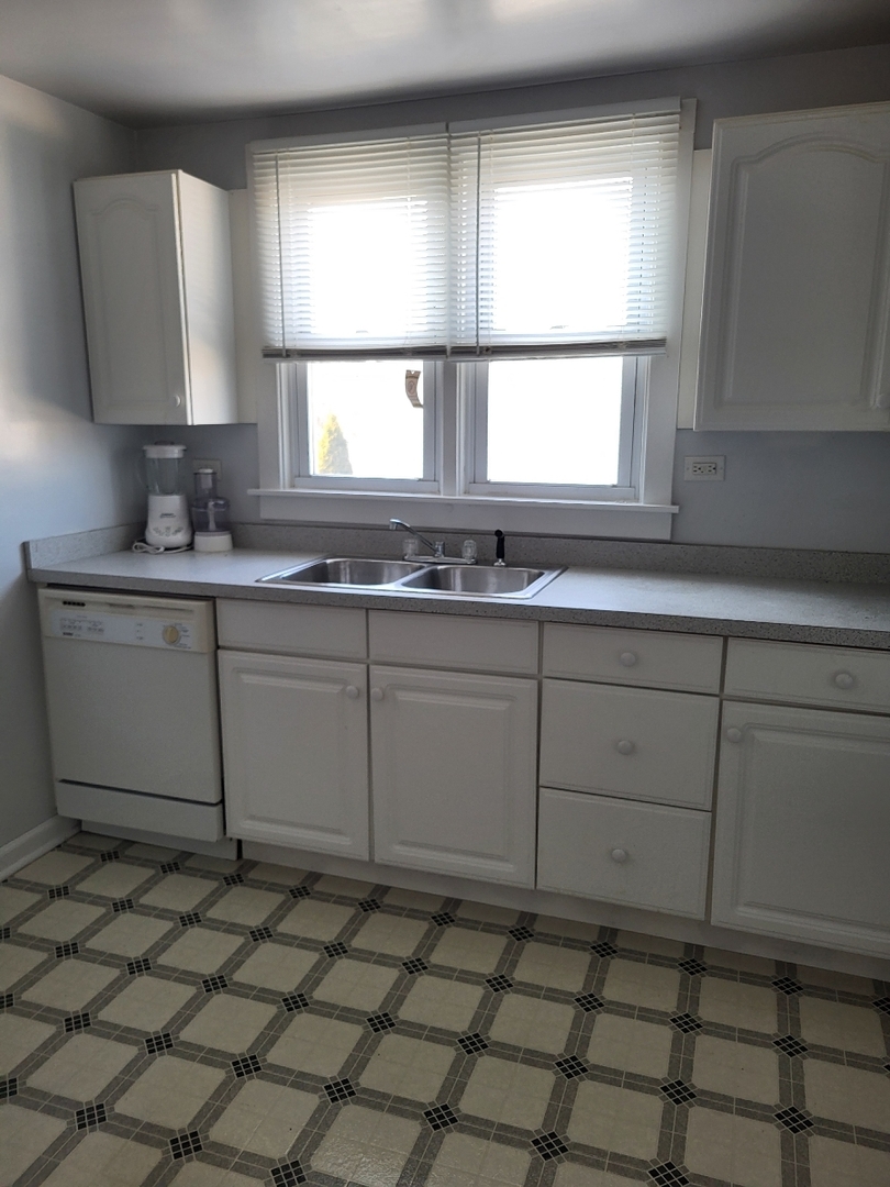 7710 W 66th Street, Bedford Park, IL 60501