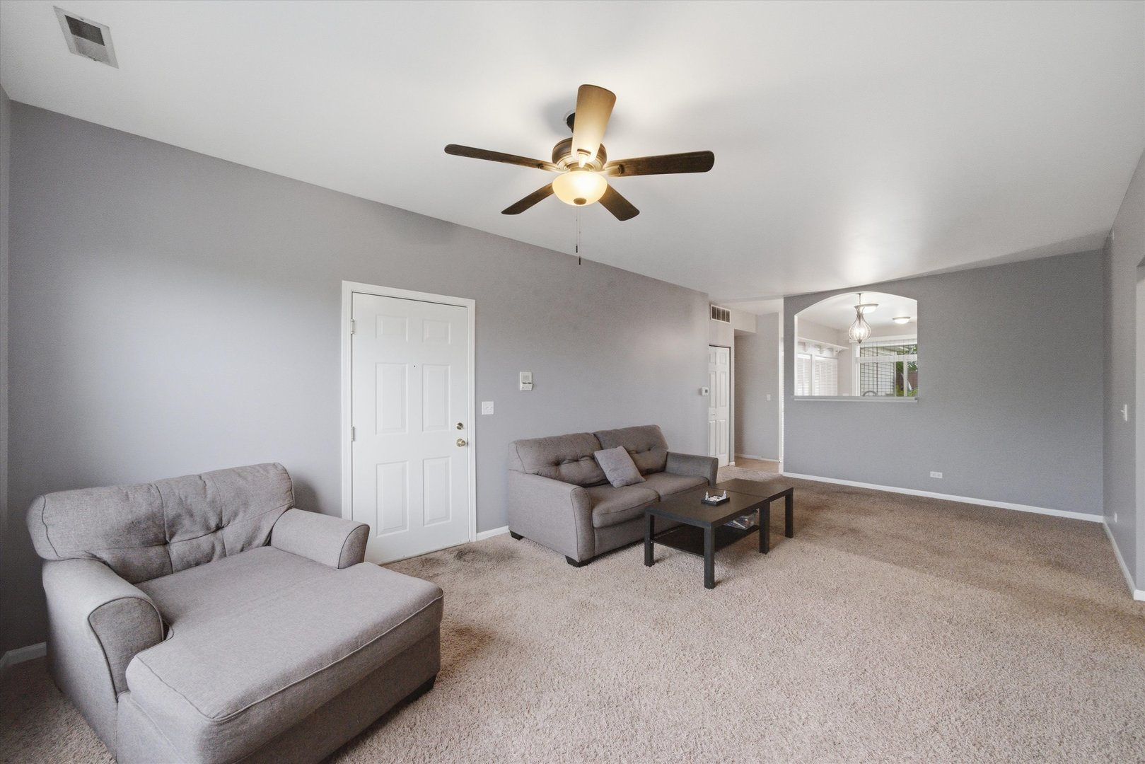 150 S Waters Edge Drive #F, Glendale Heights, IL 60139