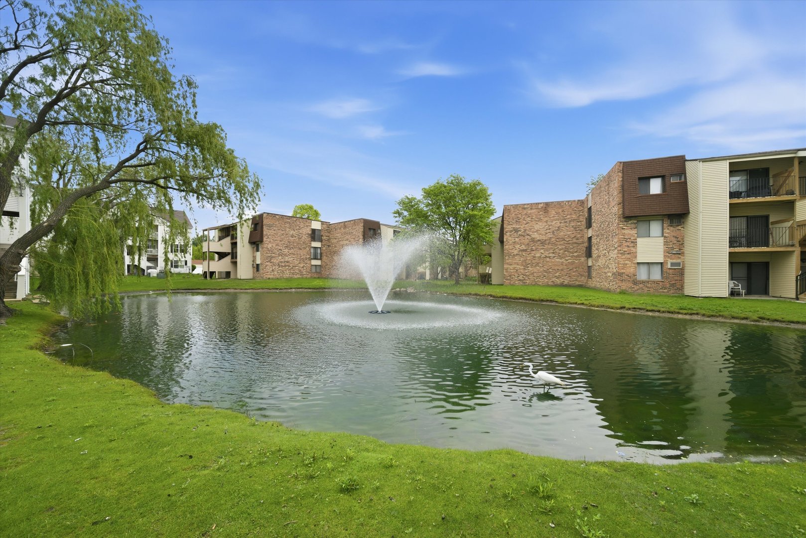 150 S Waters Edge Drive #F, Glendale Heights, IL 60139