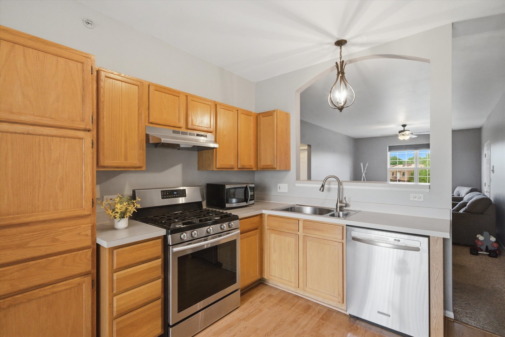 150 S Waters Edge Drive #F, Glendale Heights, IL 60139