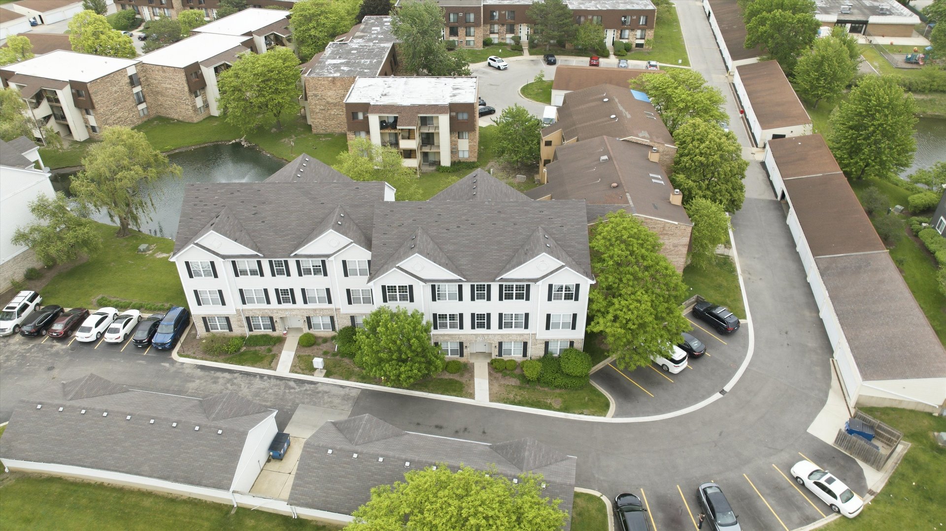 150 S Waters Edge Drive #F, Glendale Heights, IL 60139