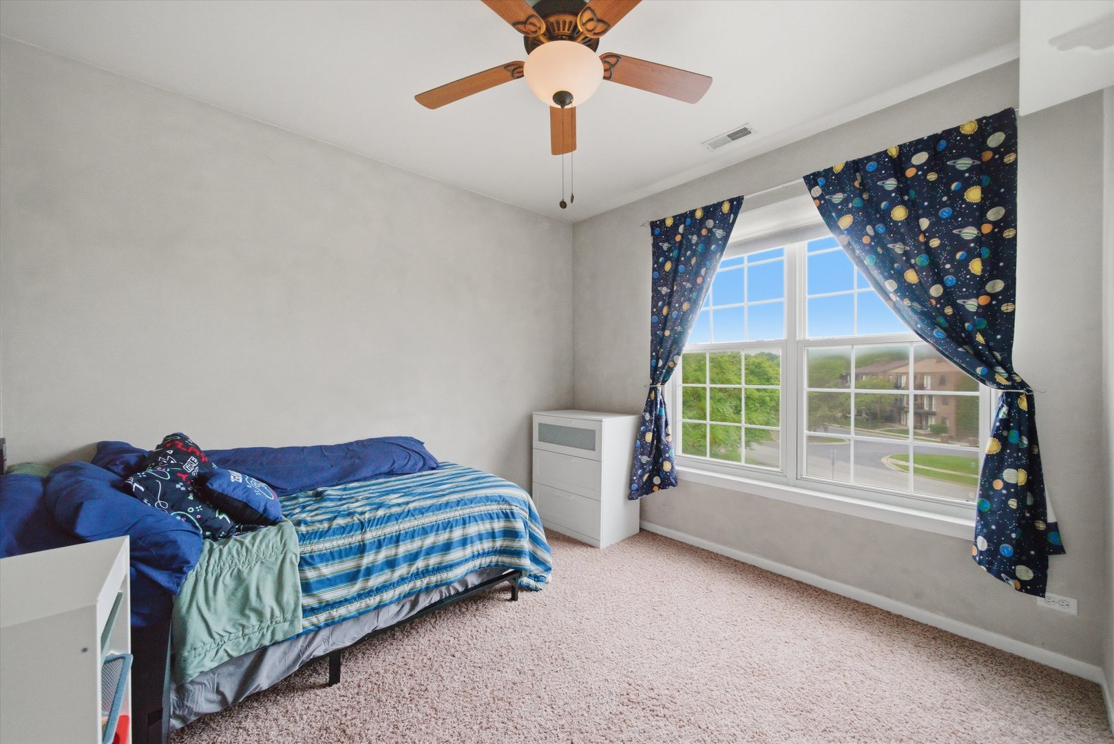 150 S Waters Edge Drive #F, Glendale Heights, IL 60139