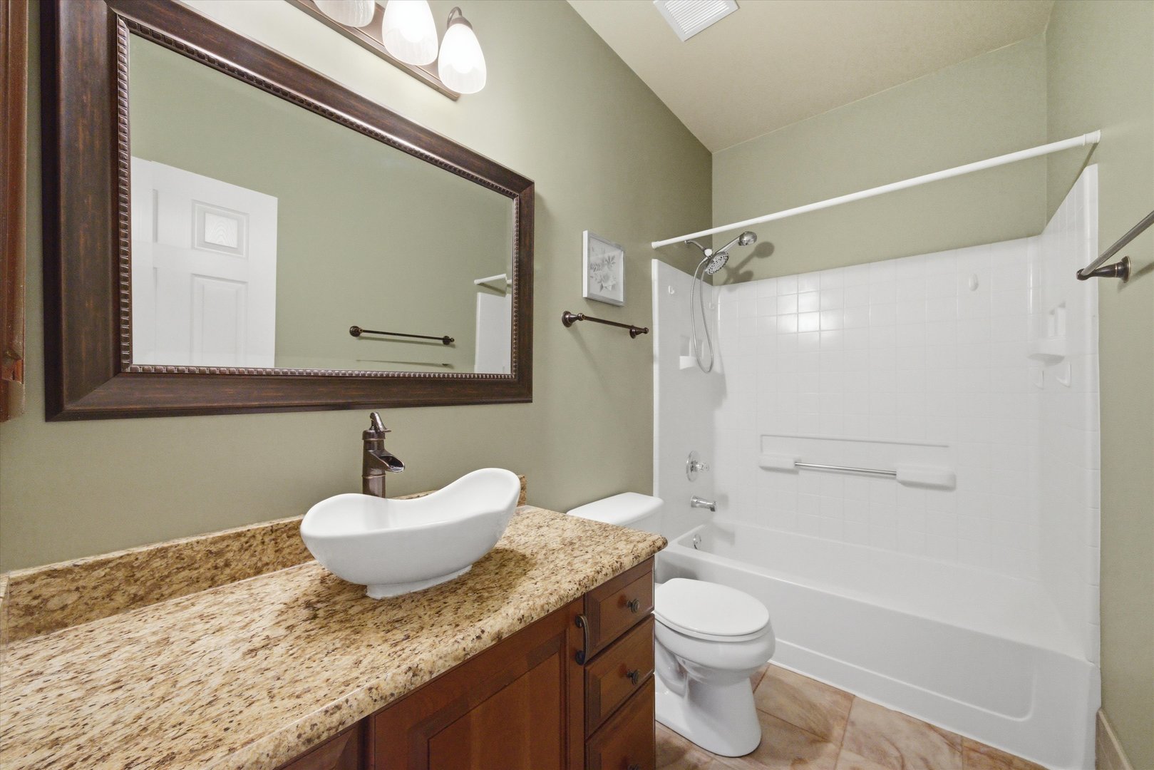 150 S Waters Edge Drive #F, Glendale Heights, IL 60139