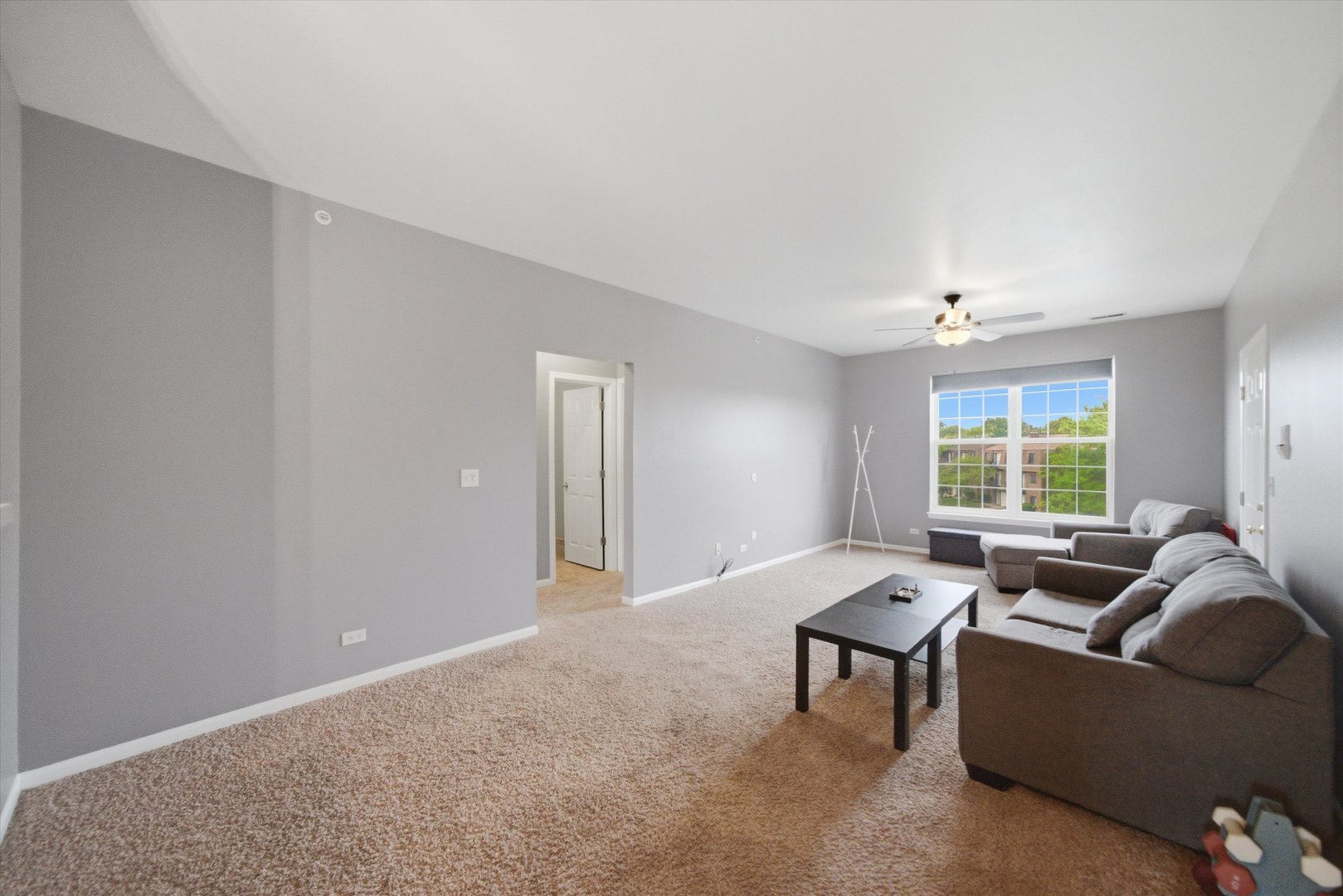 150 S Waters Edge Drive #F, Glendale Heights, IL 60139