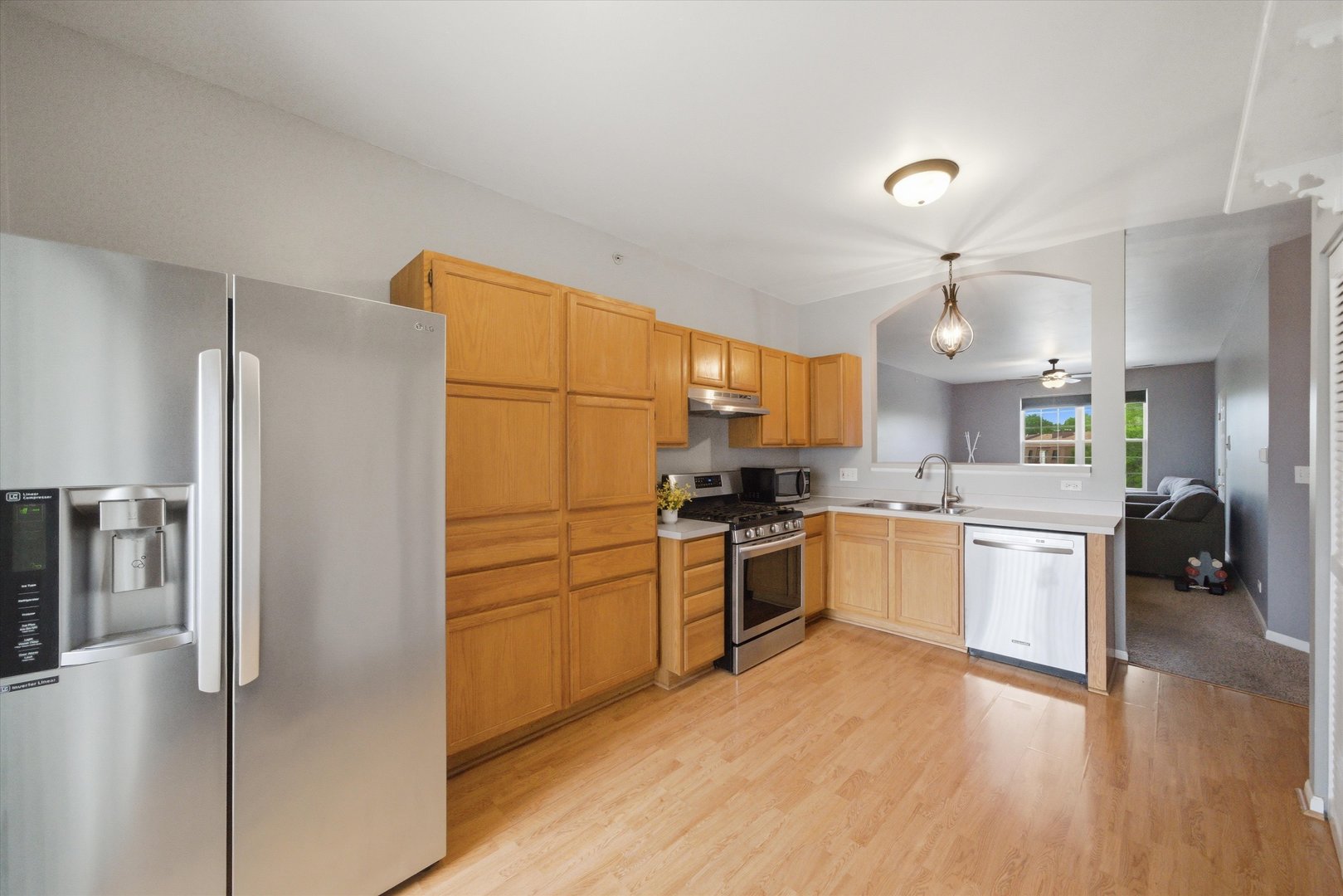150 S Waters Edge Drive #F, Glendale Heights, IL 60139