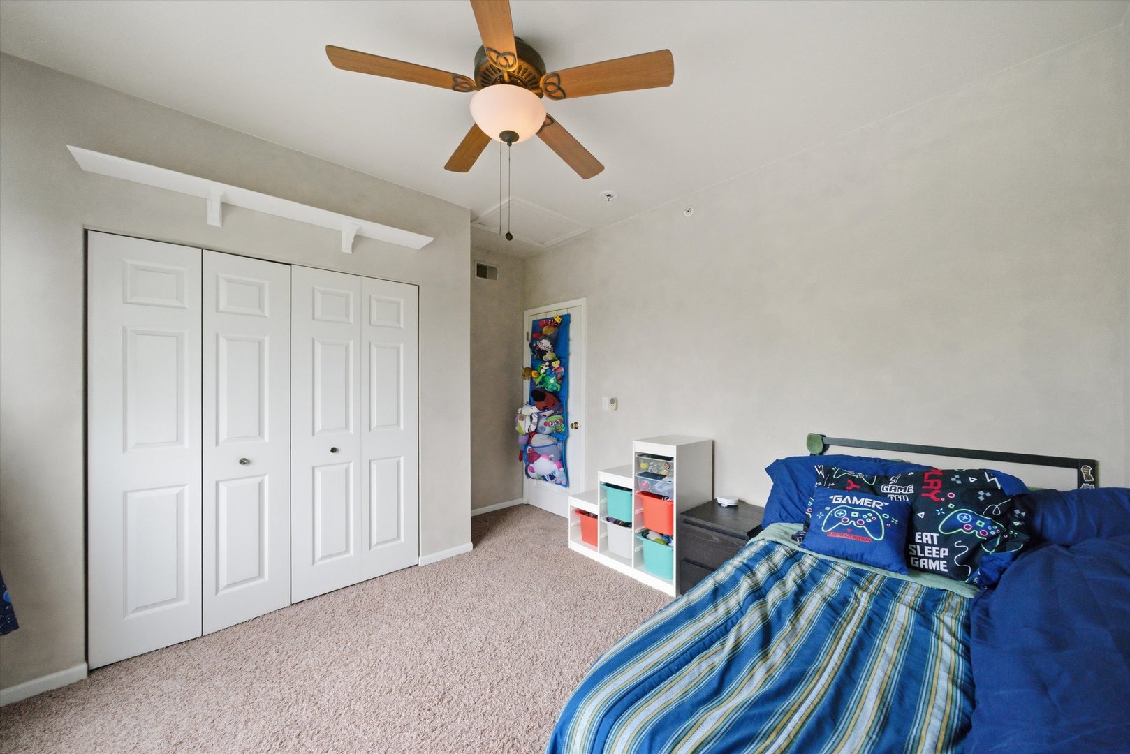 150 S Waters Edge Drive #F, Glendale Heights, IL 60139