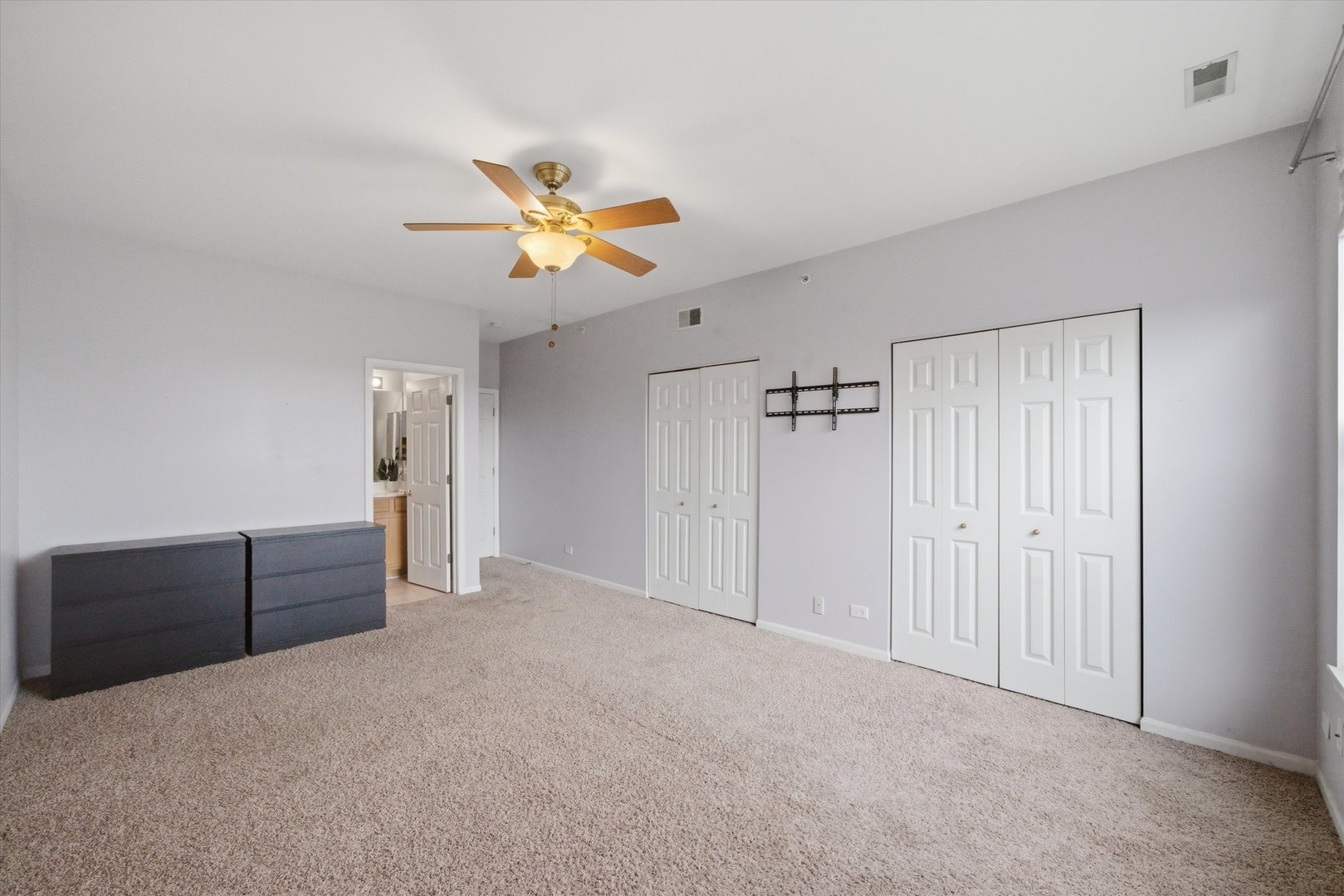 150 S Waters Edge Drive #F, Glendale Heights, IL 60139