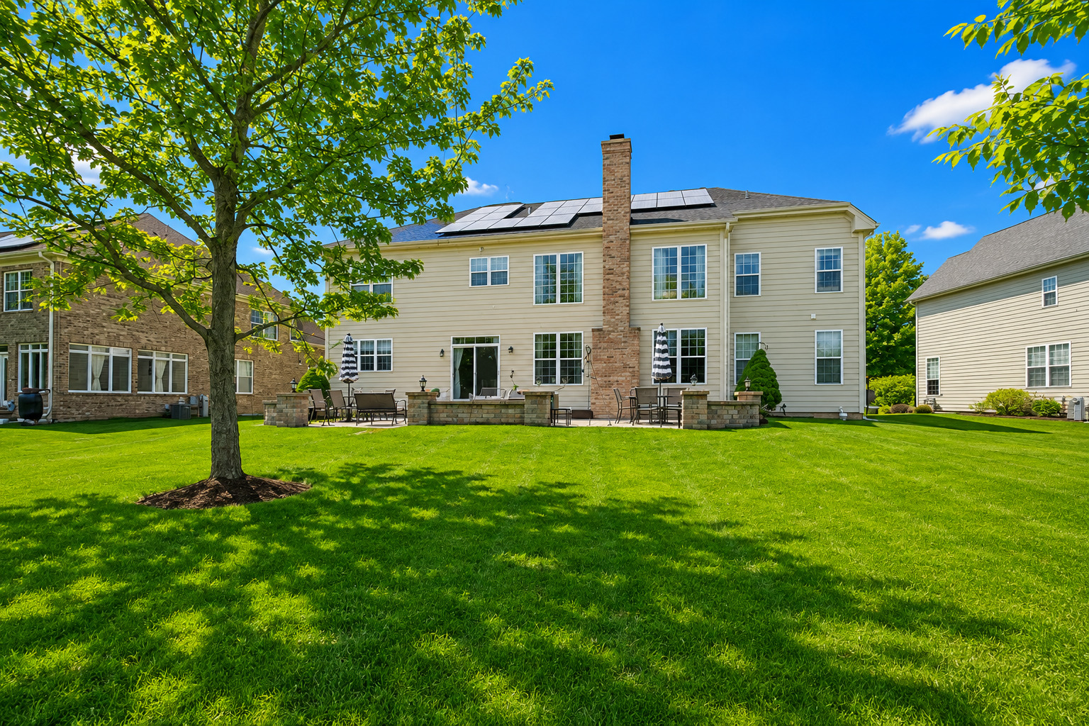 5423 SWAN Circle, Hoffman Estates, IL 60192