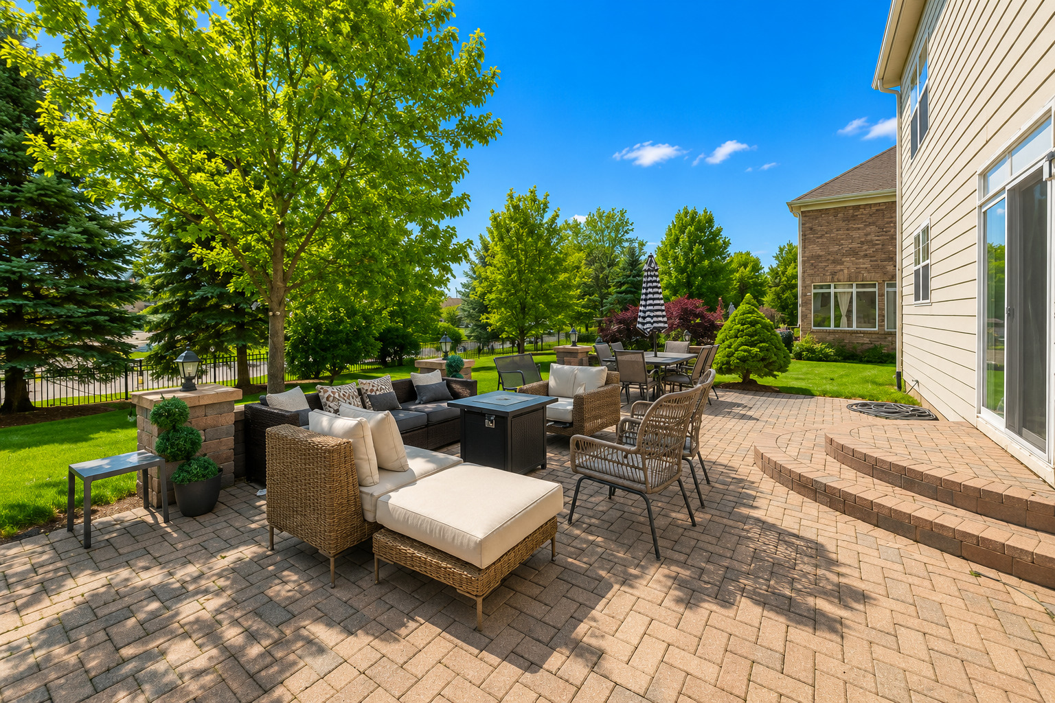 5423 SWAN Circle, Hoffman Estates, IL 60192