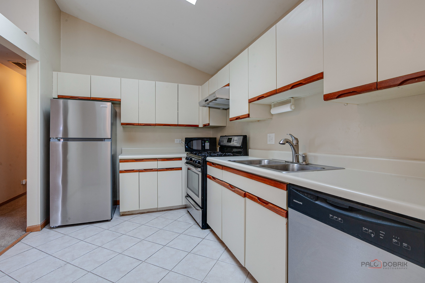 614 Le Parc Circle #22-2, Buffalo Grove, IL 60089