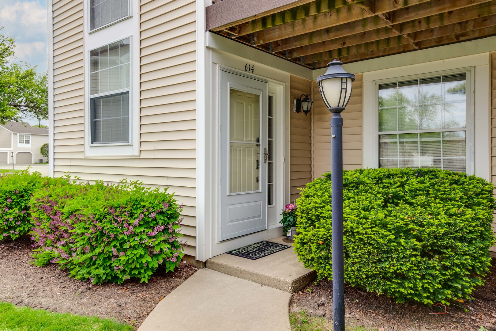 614 Le Parc Circle #22-2, Buffalo Grove, IL 60089