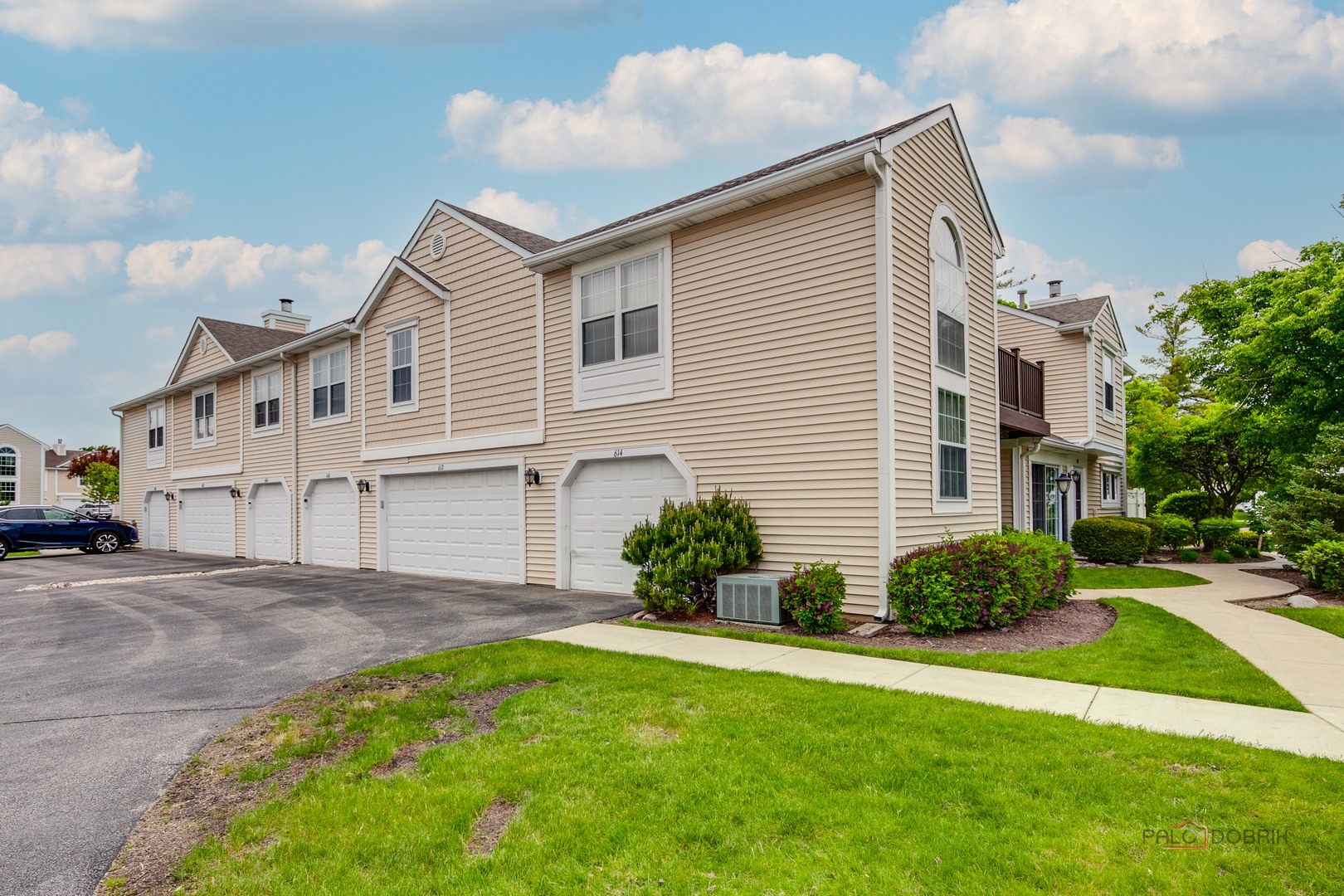 614 Le Parc Circle #22-2, Buffalo Grove, IL 60089