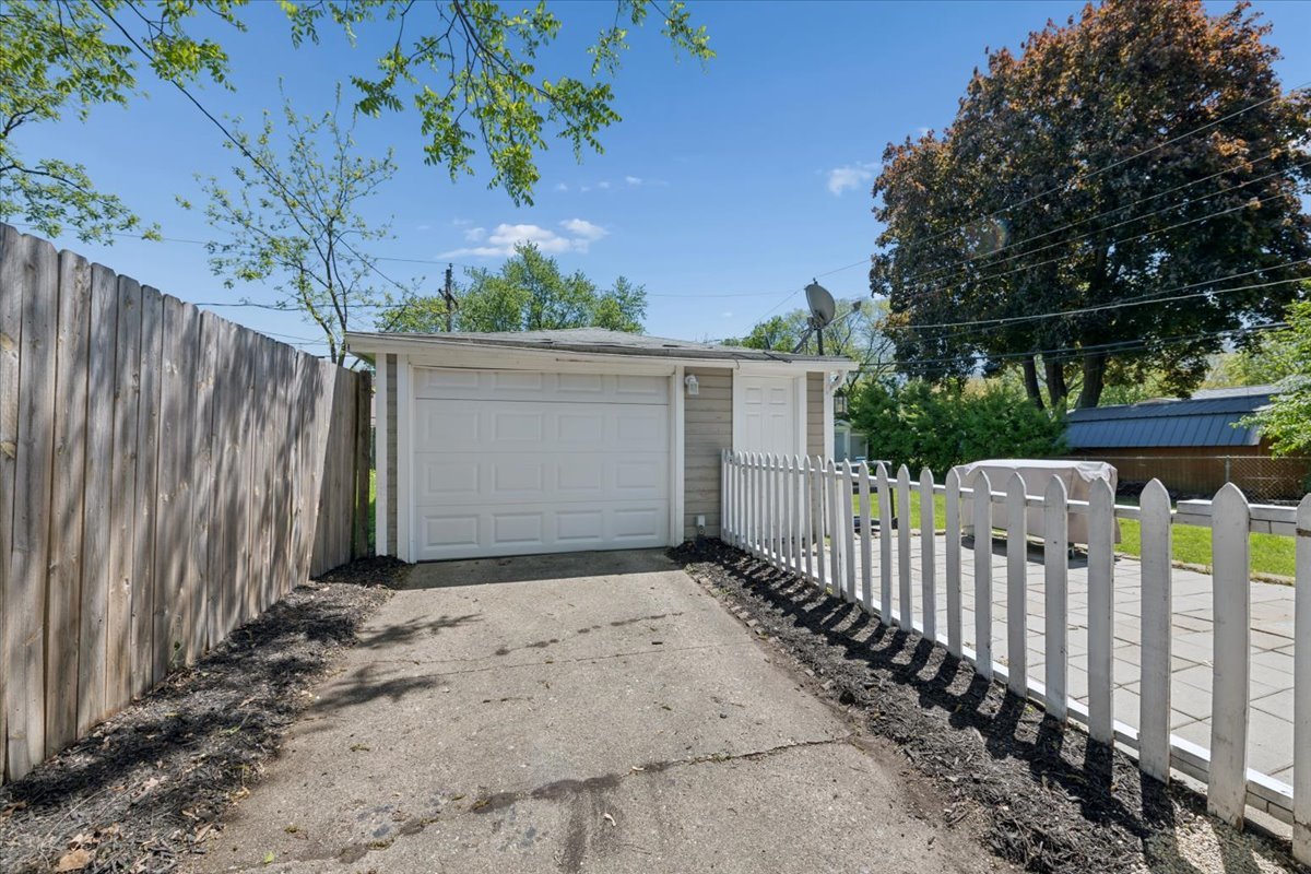34 S Rosedale Avenue, Aurora, IL 60506