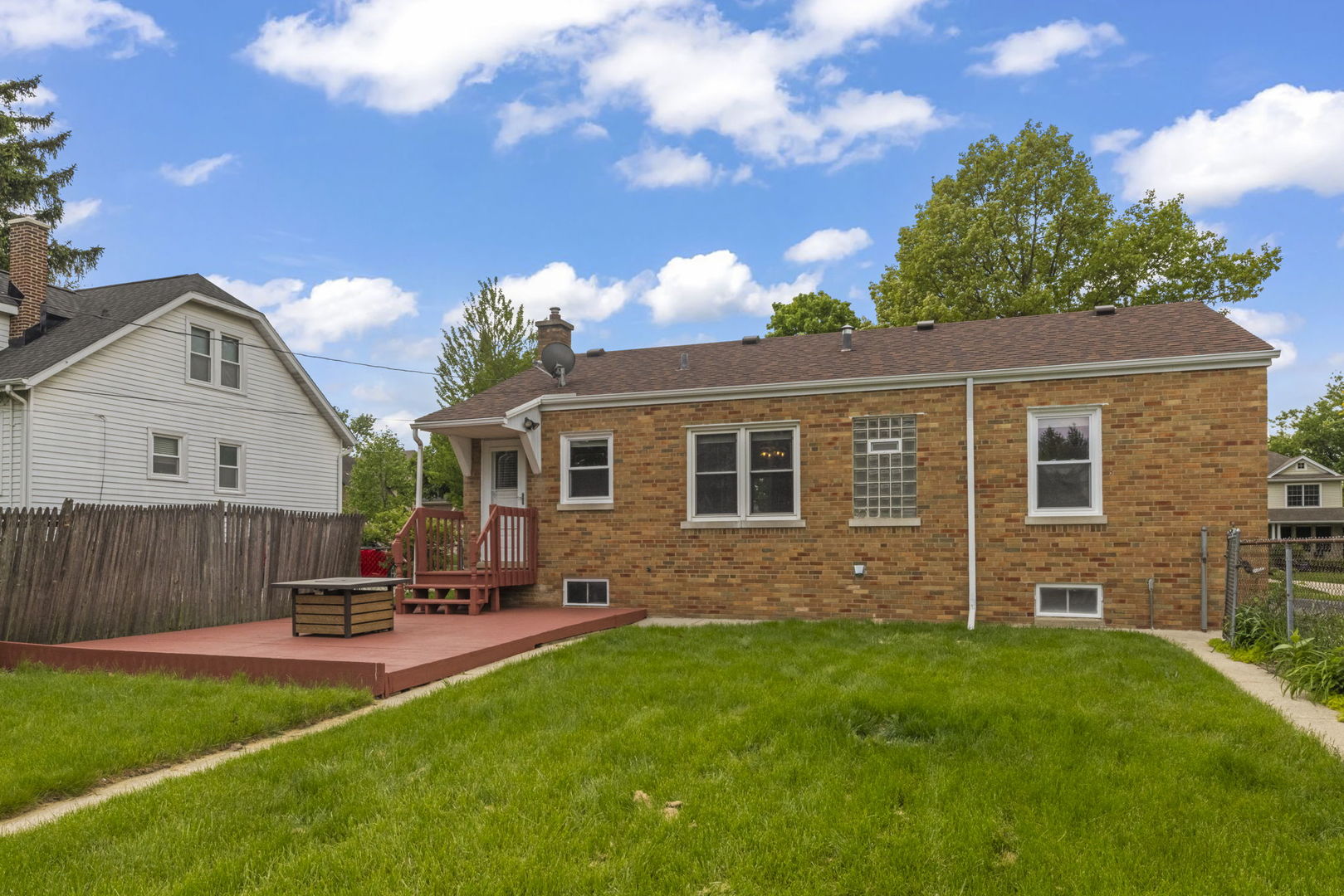 109 S Hudson Street, Westmont, IL 60559