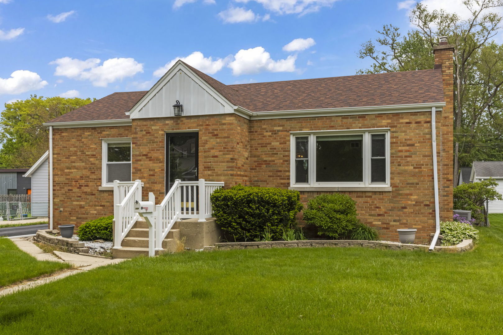 109 S Hudson Street, Westmont, IL 60559
