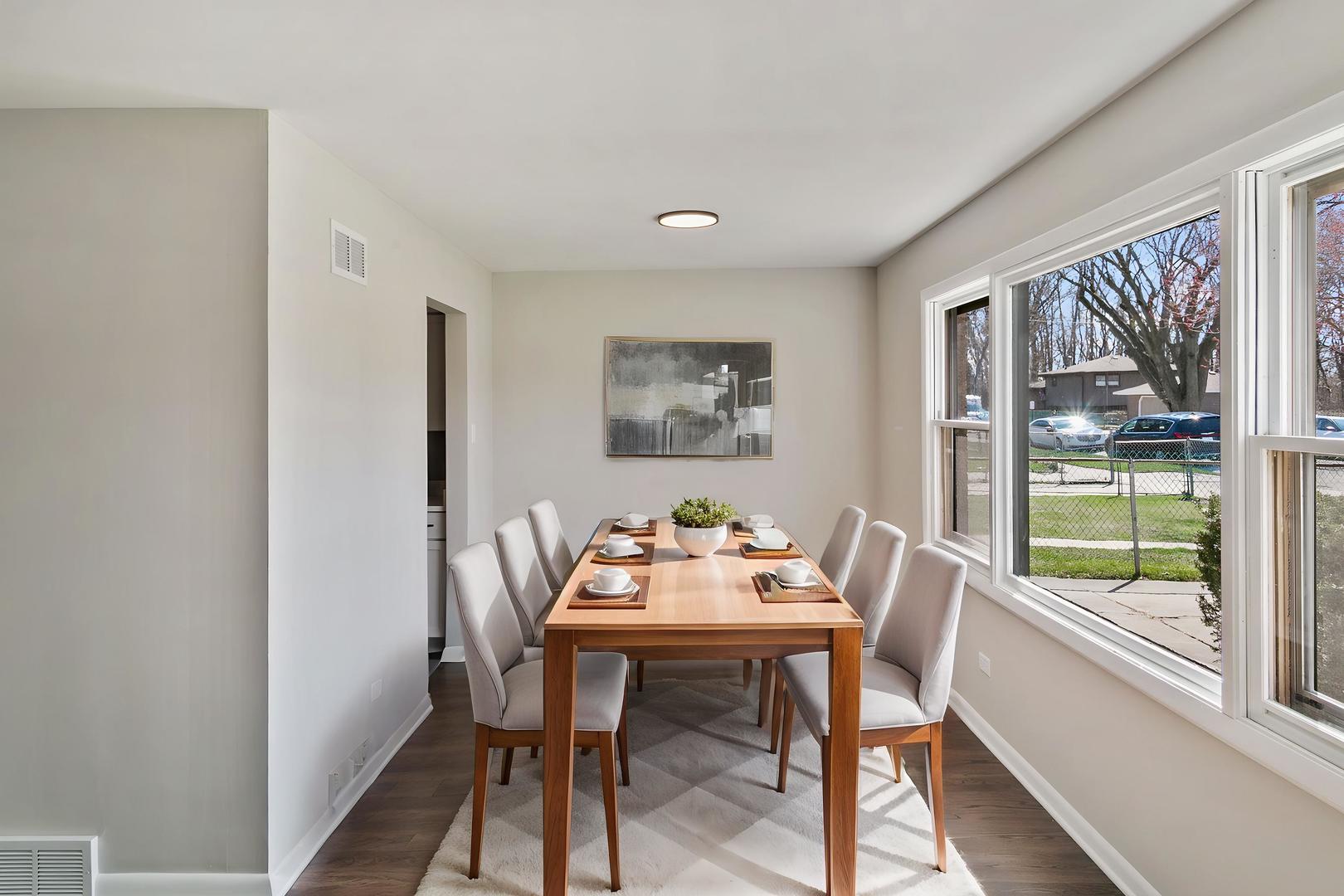 14129 S Hoxie Avenue, Burnham, IL 60633