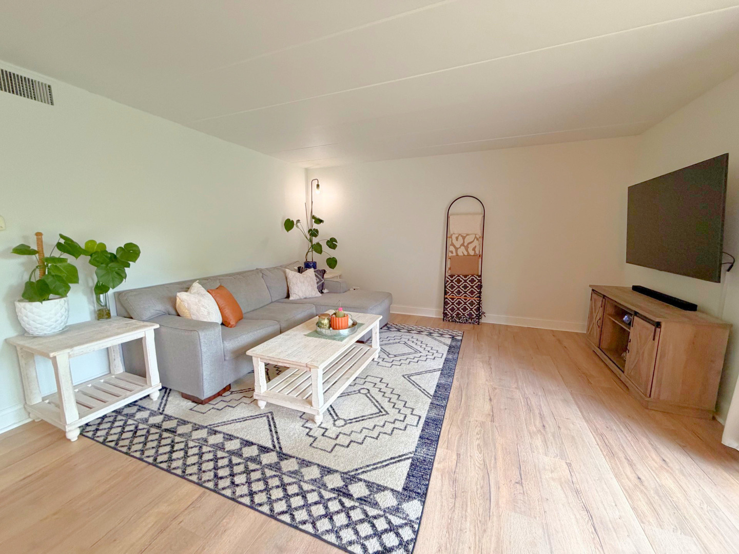 31 E Janata Boulevard #1A, Lombard, IL 60148