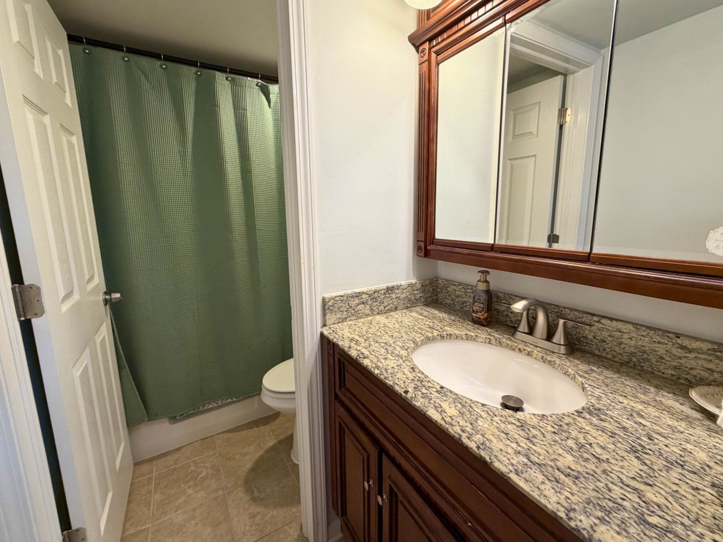 31 E Janata Boulevard #1A, Lombard, IL 60148