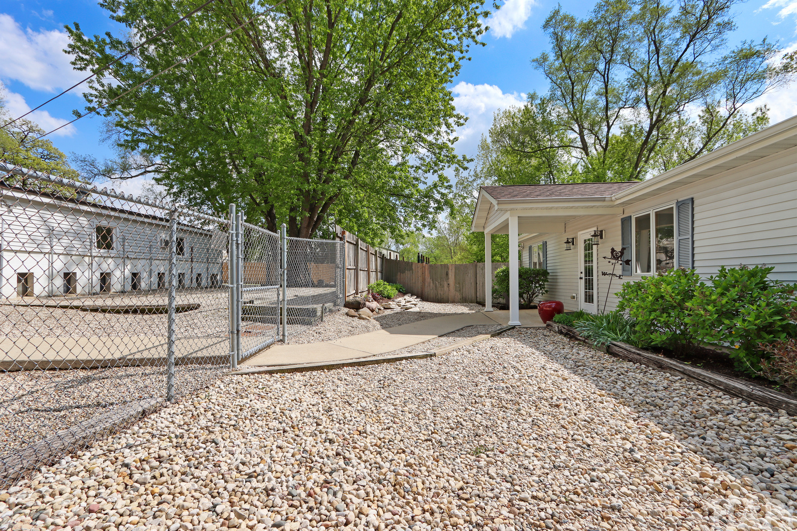 4403 Roberts Road, Island Lake, IL 60042