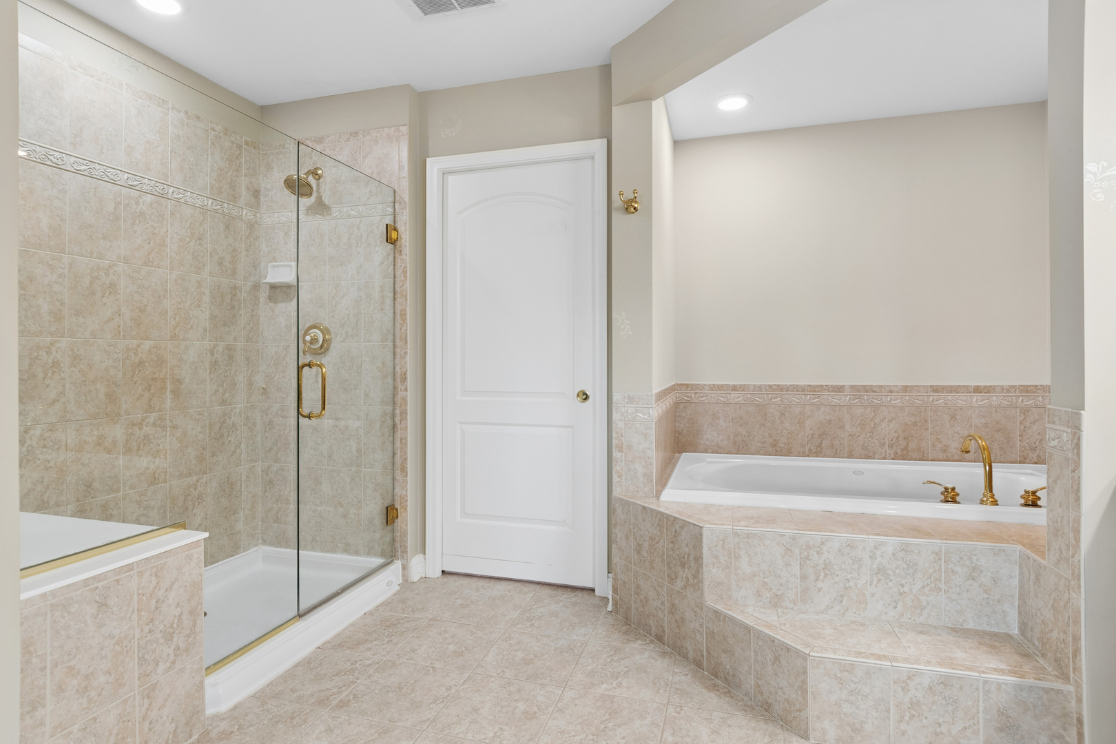 4147 Royal Mews Circle #204, Naperville, IL 60564