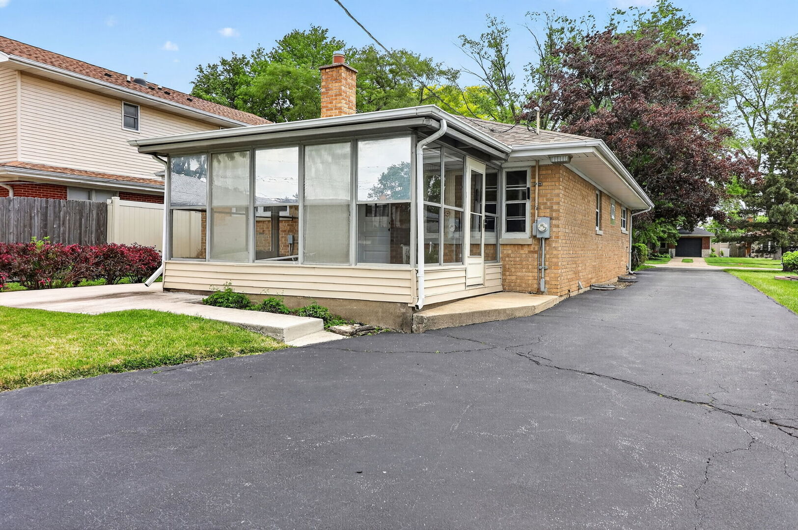 924 S Hillcrest Avenue, Elmhurst, IL 60126
