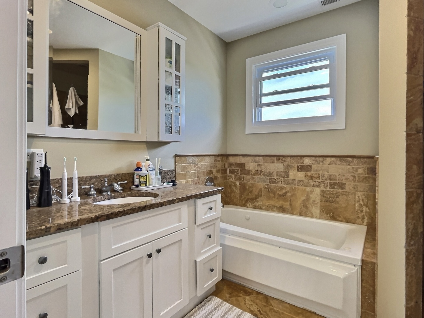 4908 N Nagle Avenue, Chicago, IL 60630