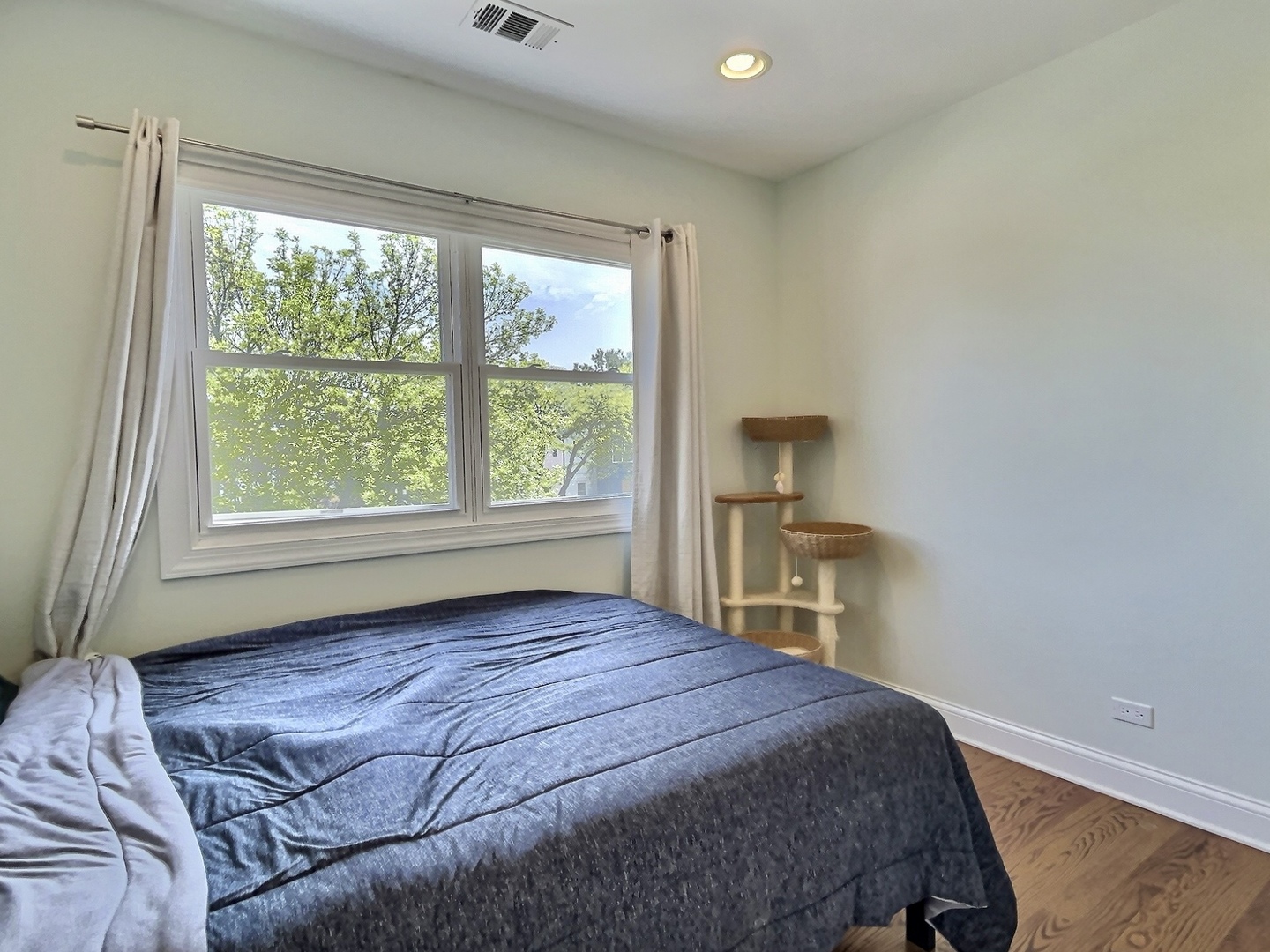 4908 N Nagle Avenue, Chicago, IL 60630