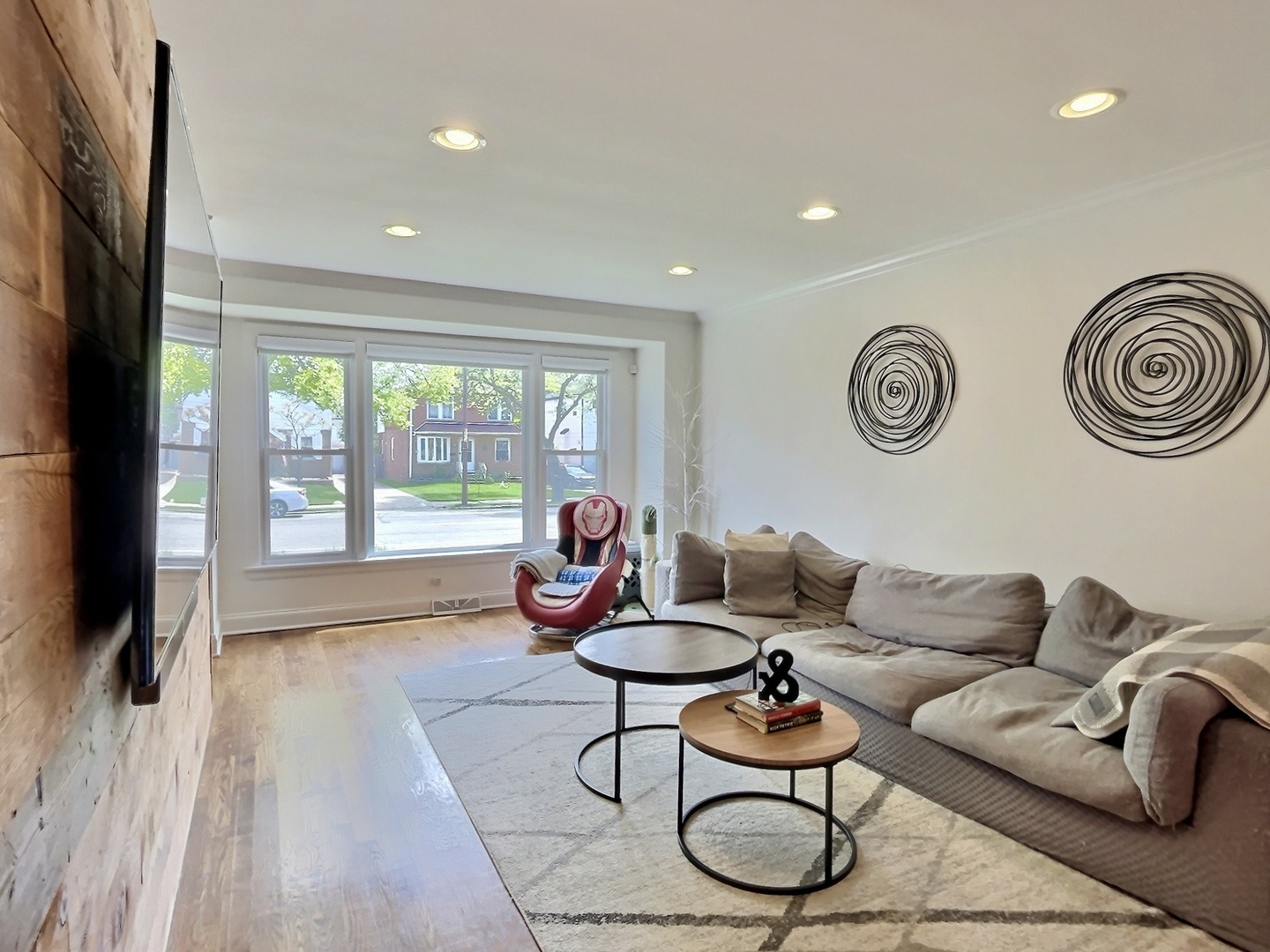 4908 N Nagle Avenue, Chicago, IL 60630