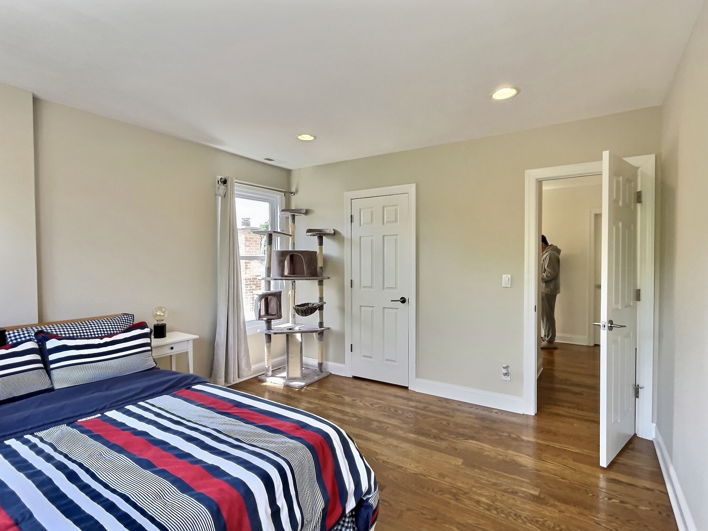 4908 N Nagle Avenue, Chicago, IL 60630