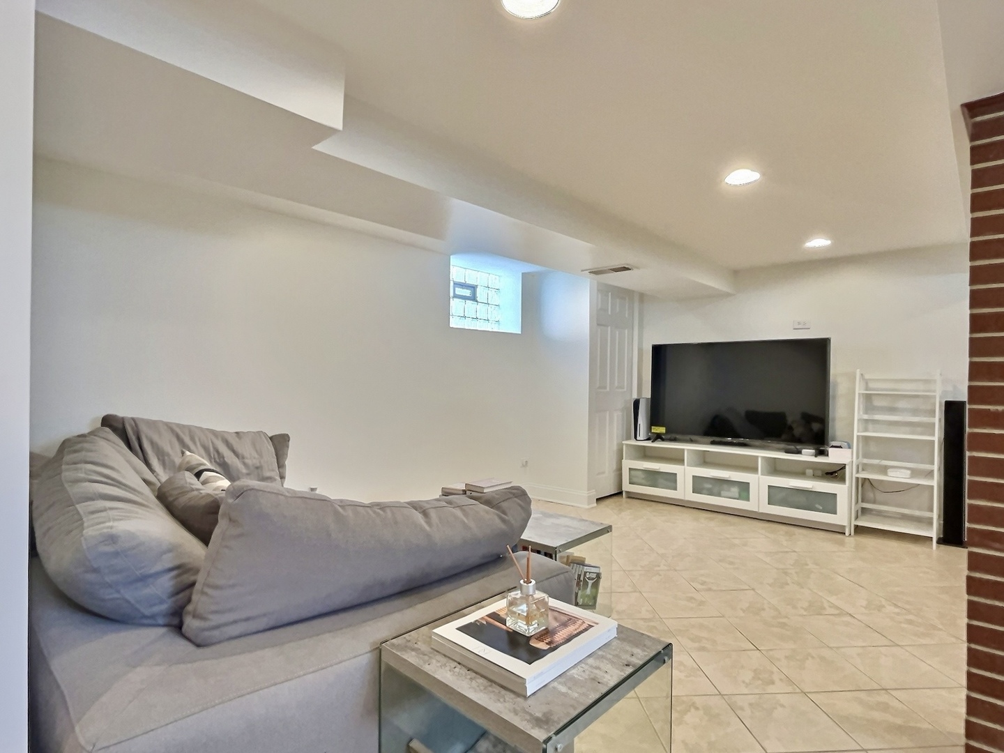 4908 N Nagle Avenue, Chicago, IL 60630