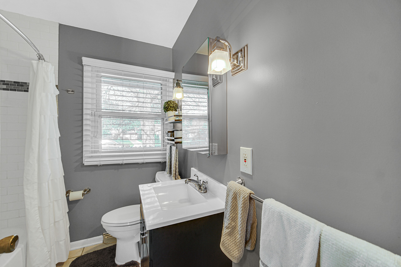 4937 WOODWARD Avenue, Downers Grove, IL 60515
