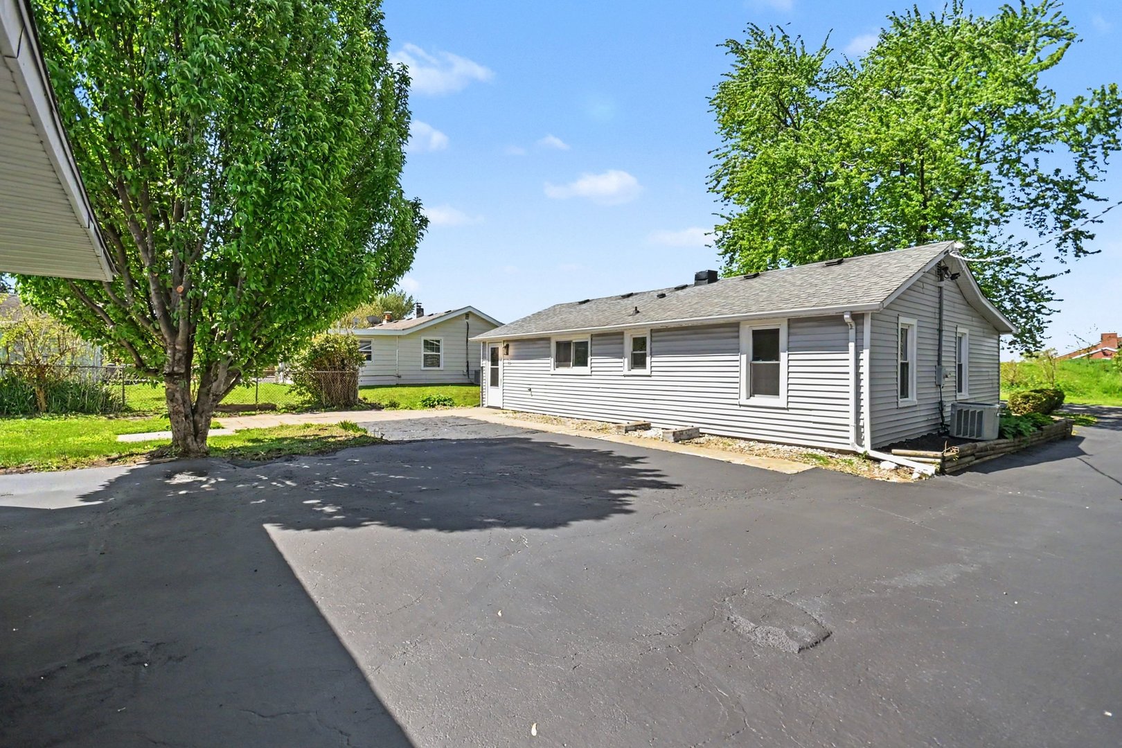 710 S Loucks Street, Aurora, IL 60505