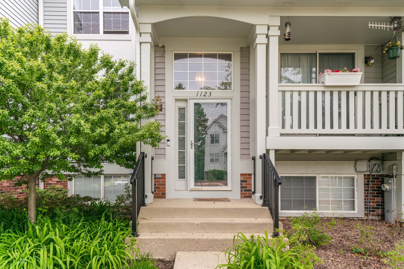 1123 Manchester Circle, Grayslake, IL 60030