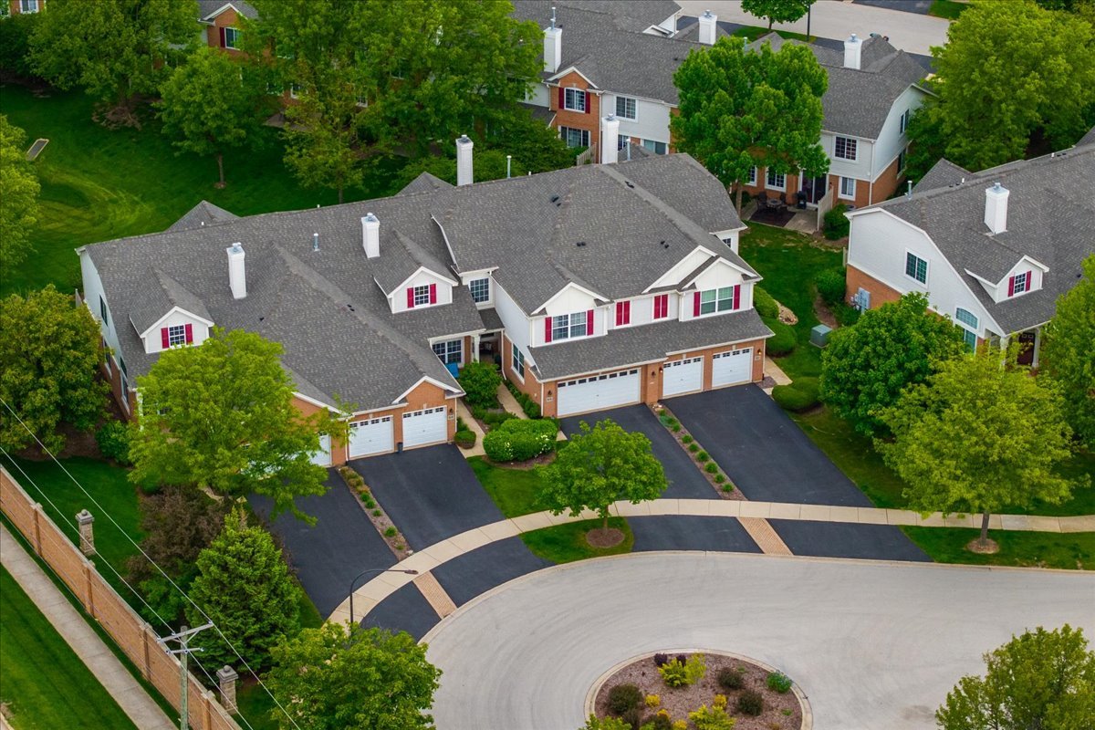 908 WINNERS CUP Court, Naperville, IL 60564