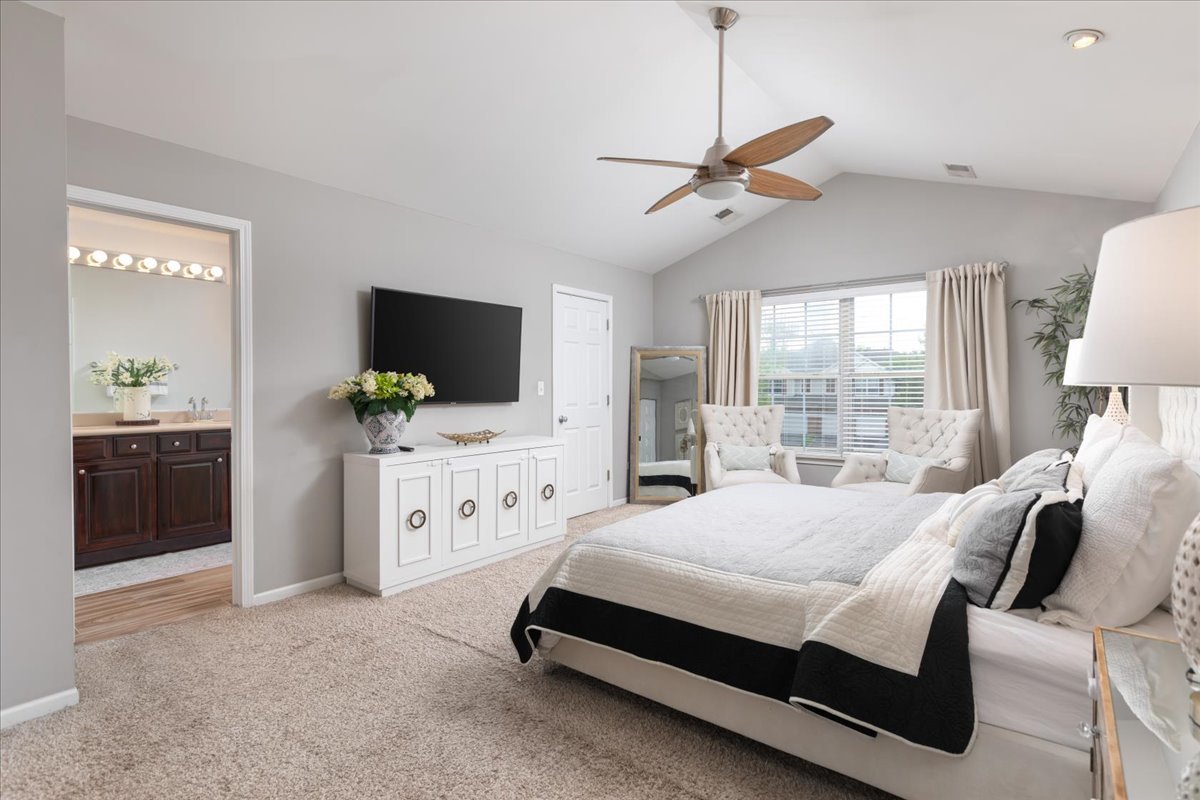 908 WINNERS CUP Court, Naperville, IL 60564