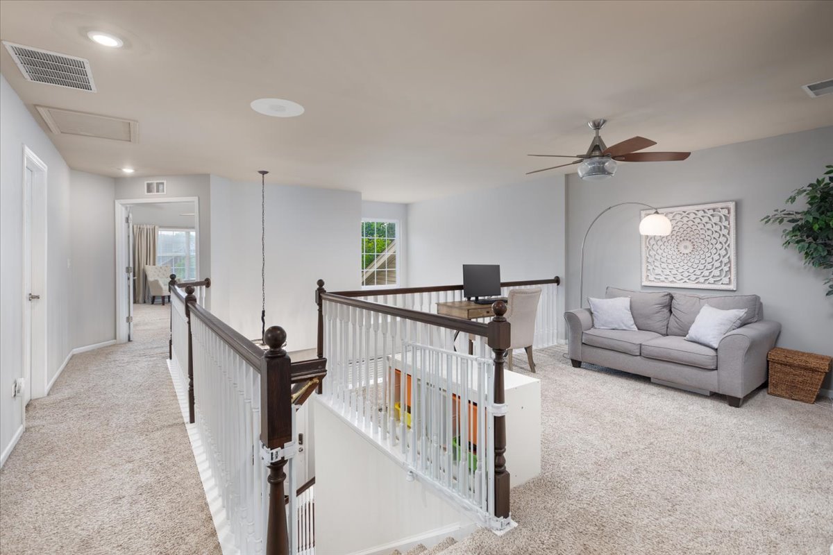 908 WINNERS CUP Court, Naperville, IL 60564