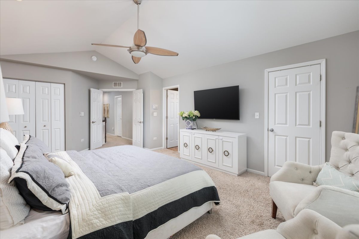 908 WINNERS CUP Court, Naperville, IL 60564