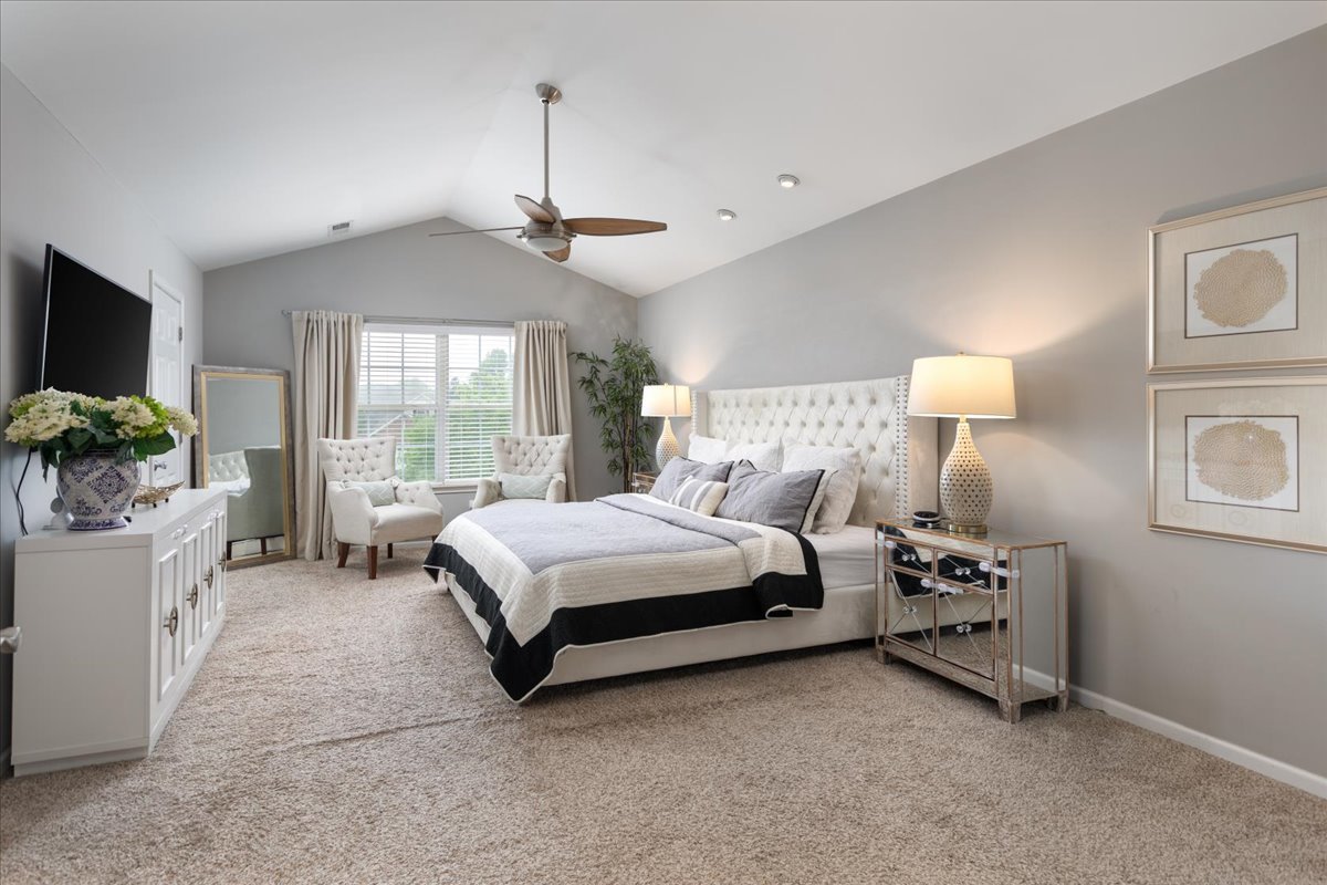 908 WINNERS CUP Court, Naperville, IL 60564