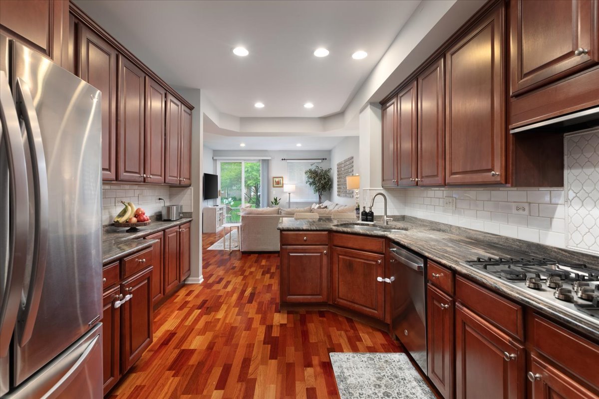 908 WINNERS CUP Court, Naperville, IL 60564