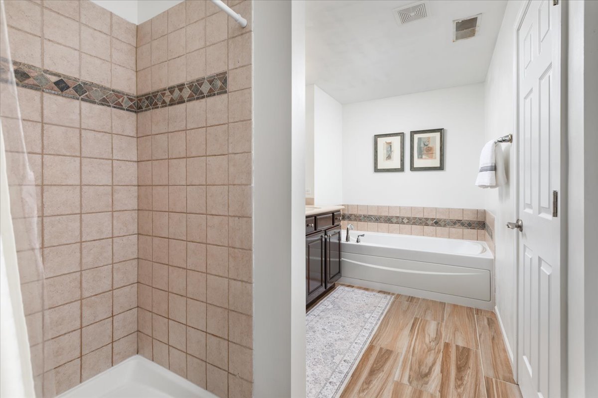908 WINNERS CUP Court, Naperville, IL 60564