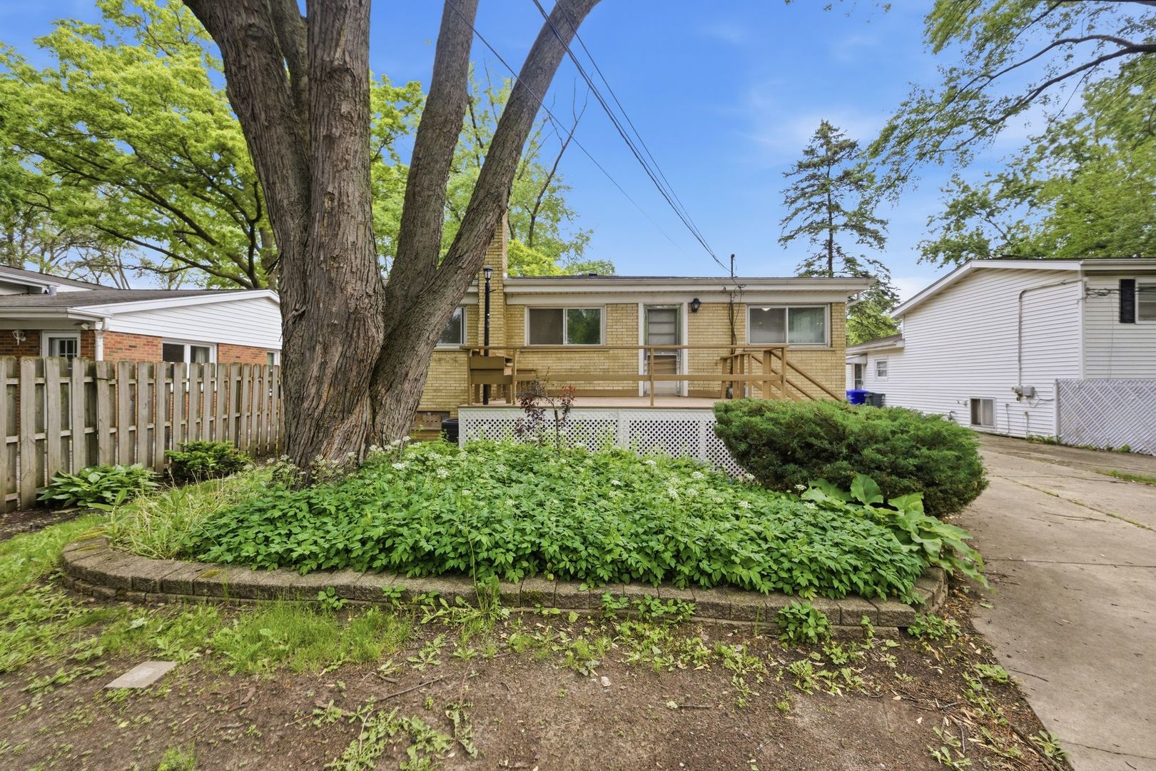 579 Dawes Avenue, Glen Ellyn, IL 60137