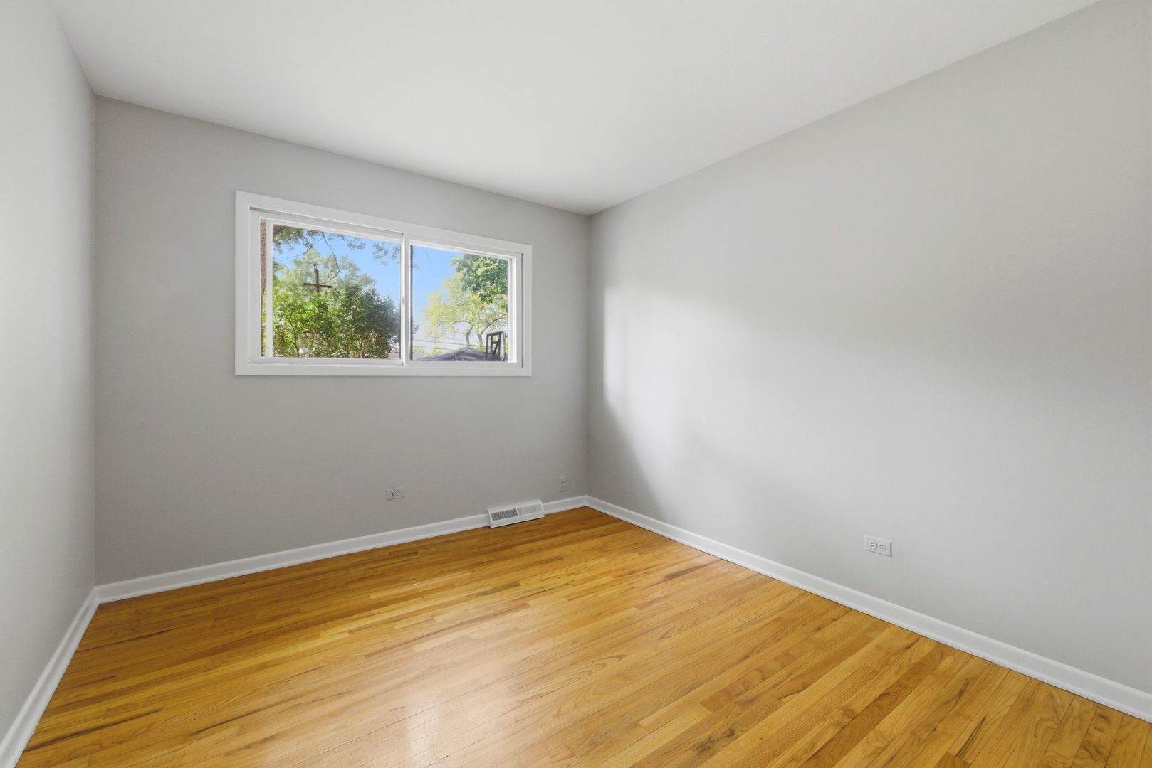 579 Dawes Avenue, Glen Ellyn, IL 60137