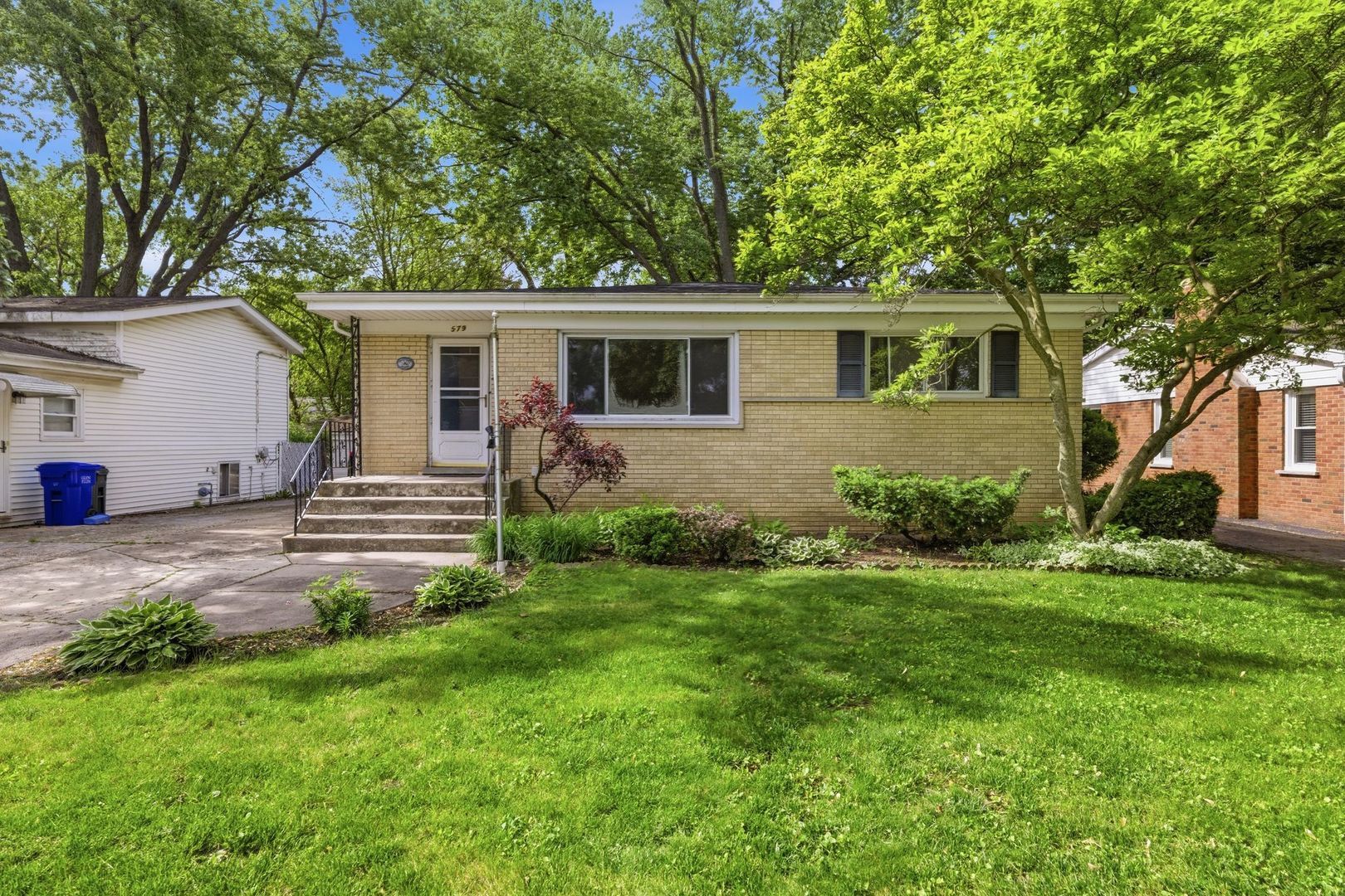 579 Dawes Avenue, Glen Ellyn, IL 60137