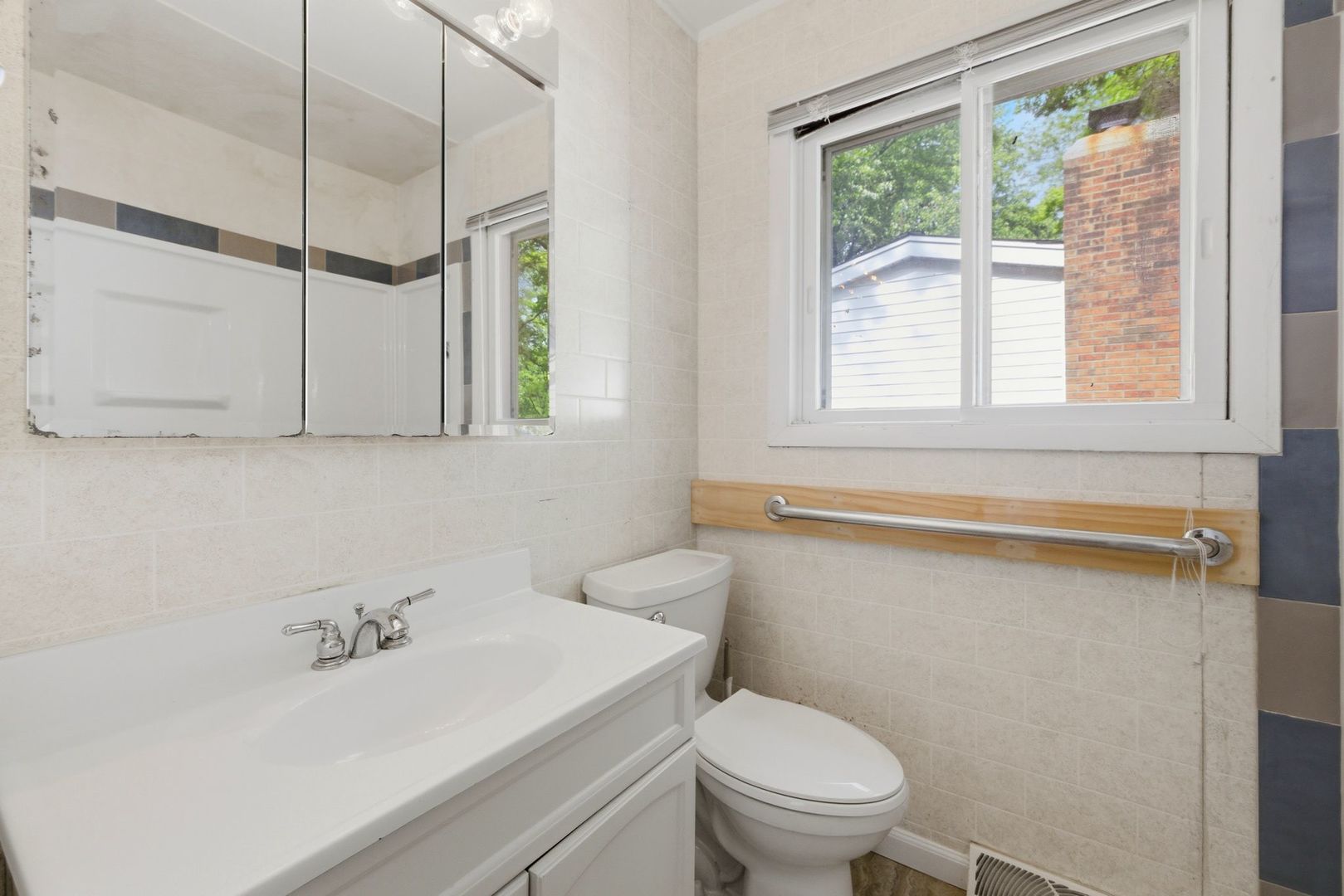 579 Dawes Avenue, Glen Ellyn, IL 60137