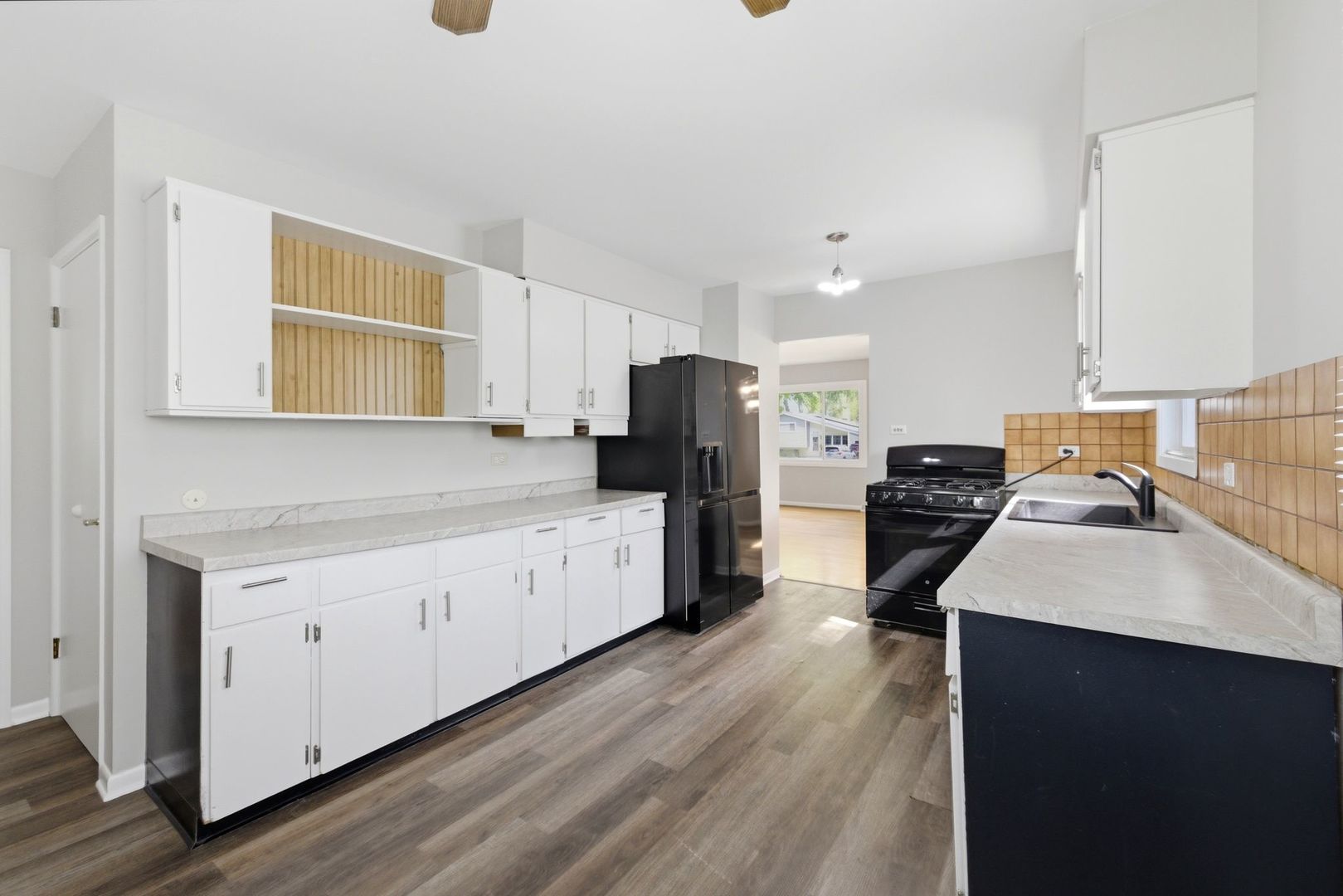 579 Dawes Avenue, Glen Ellyn, IL 60137