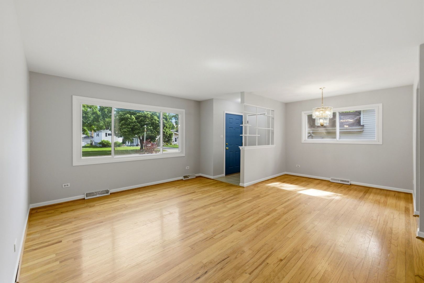 579 Dawes Avenue, Glen Ellyn, IL 60137