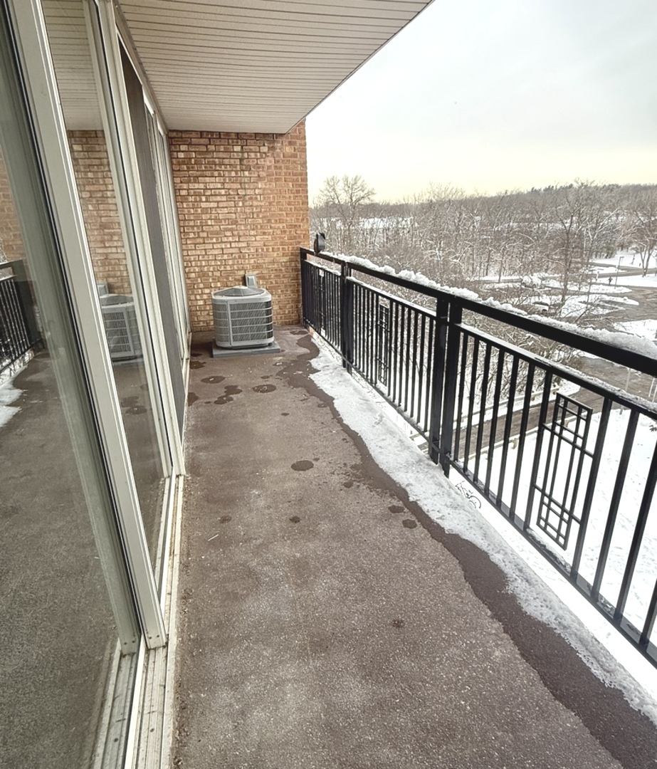 6010 Oakwood Drive #5D, Lisle, IL 60532